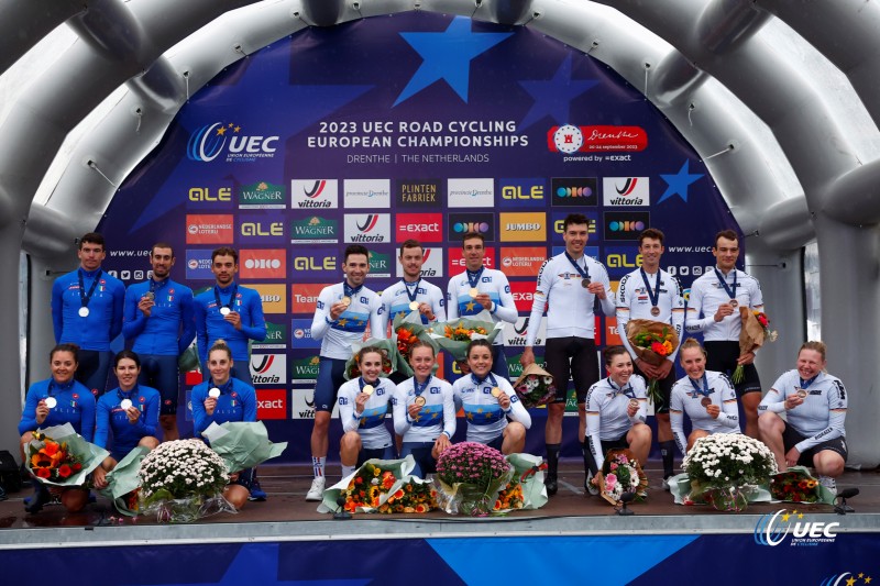 2023 UEC Road European Championships - Drenthe - Junior Mixed Team Relay - Emmen - Emmen 38, km - 21/09/2023 - Benjamin Thomas - Bruno Armirail - Remi Cavagna - Audrey Cordon-Ragot - Cedrine Kerbaol - Juliette Labous (FRA) - photo Luca Bettini/SprintCycli
